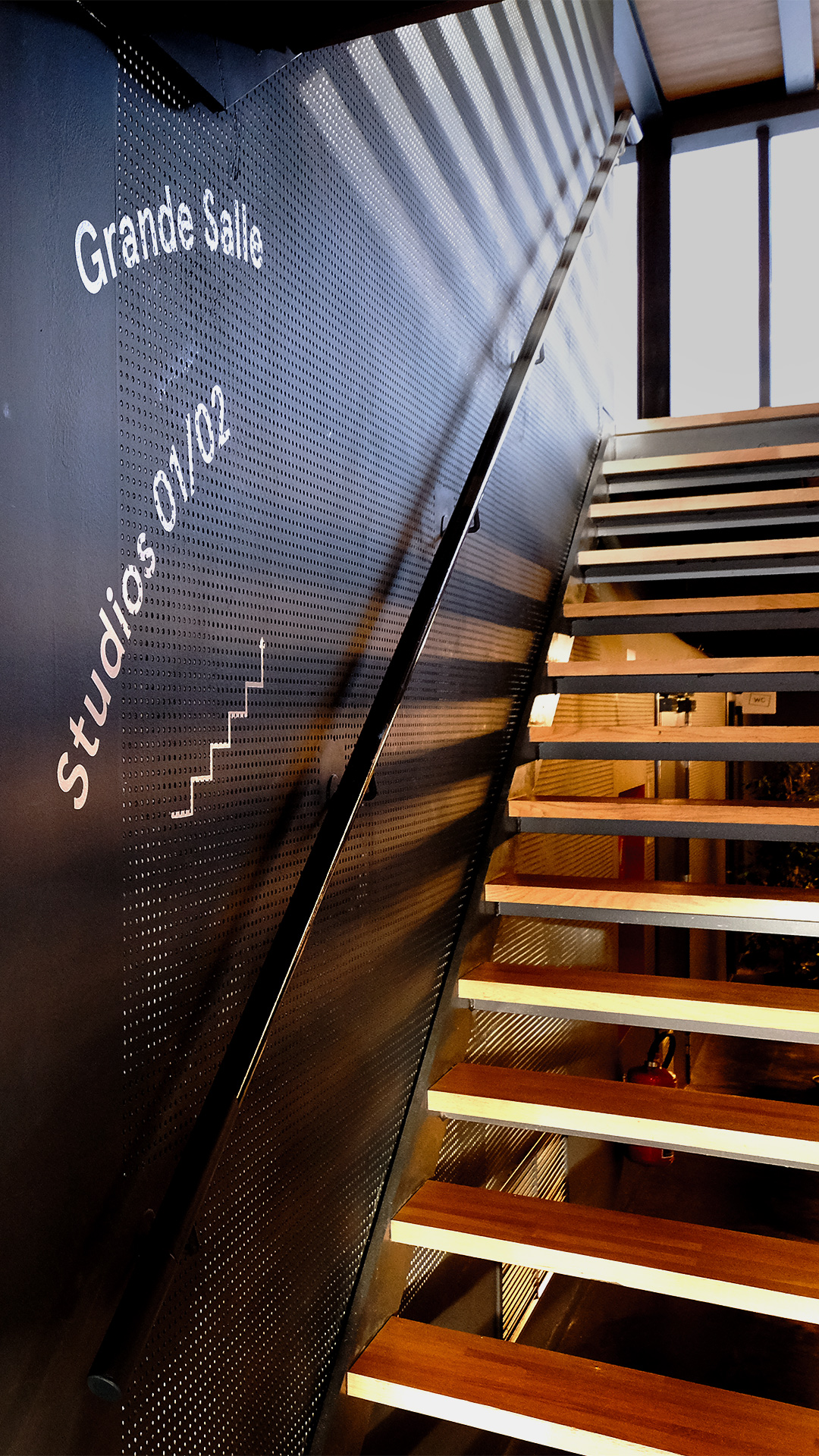 Charleroi Danse —Signage GR20 design graphique signaletique paris branding graphic fashion food drinks culture luxury architecture