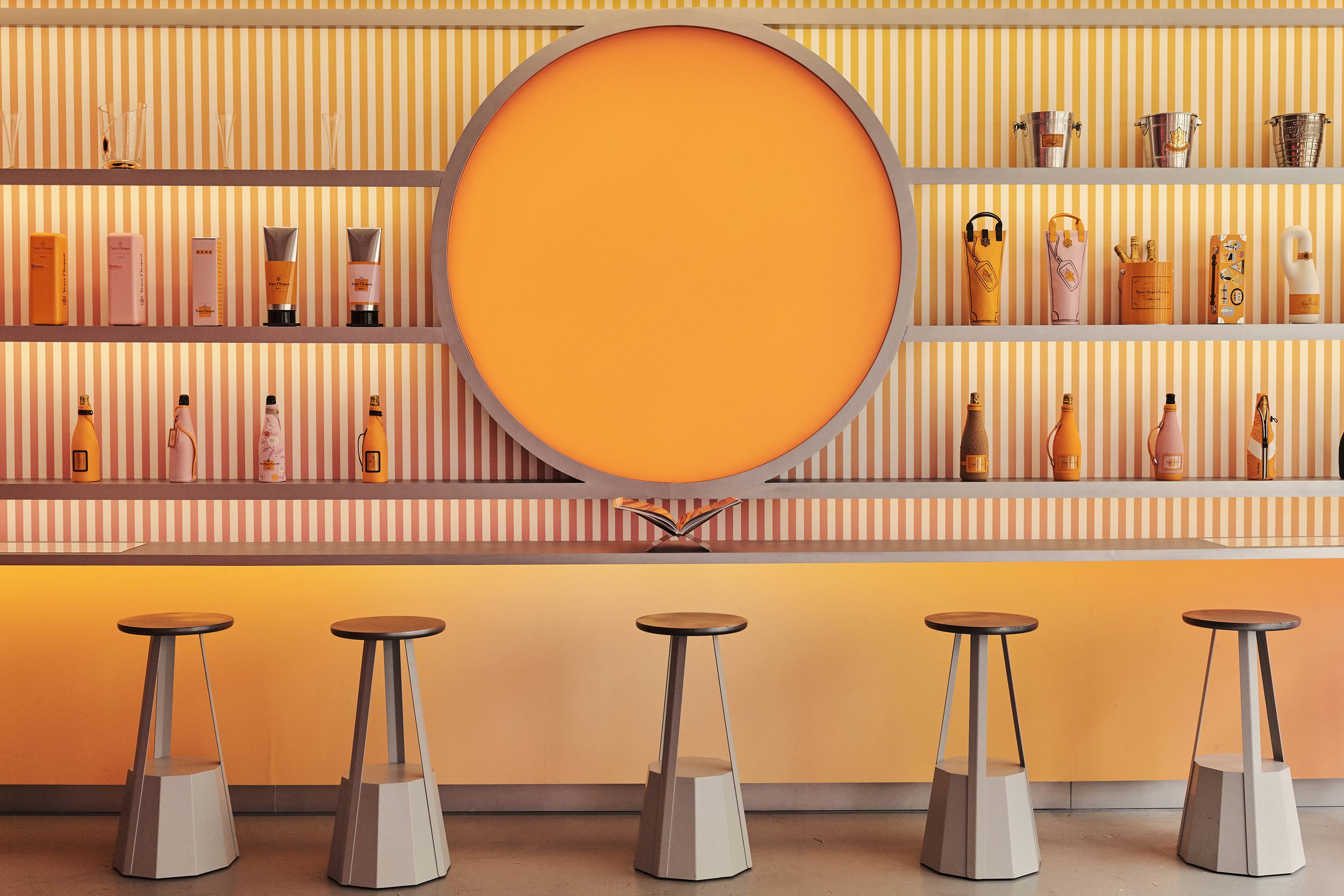 Veuve Clicquot, 250 years —London GR20 design graphique signaletique paris branding graphic fashion food drinks culture luxury architecture