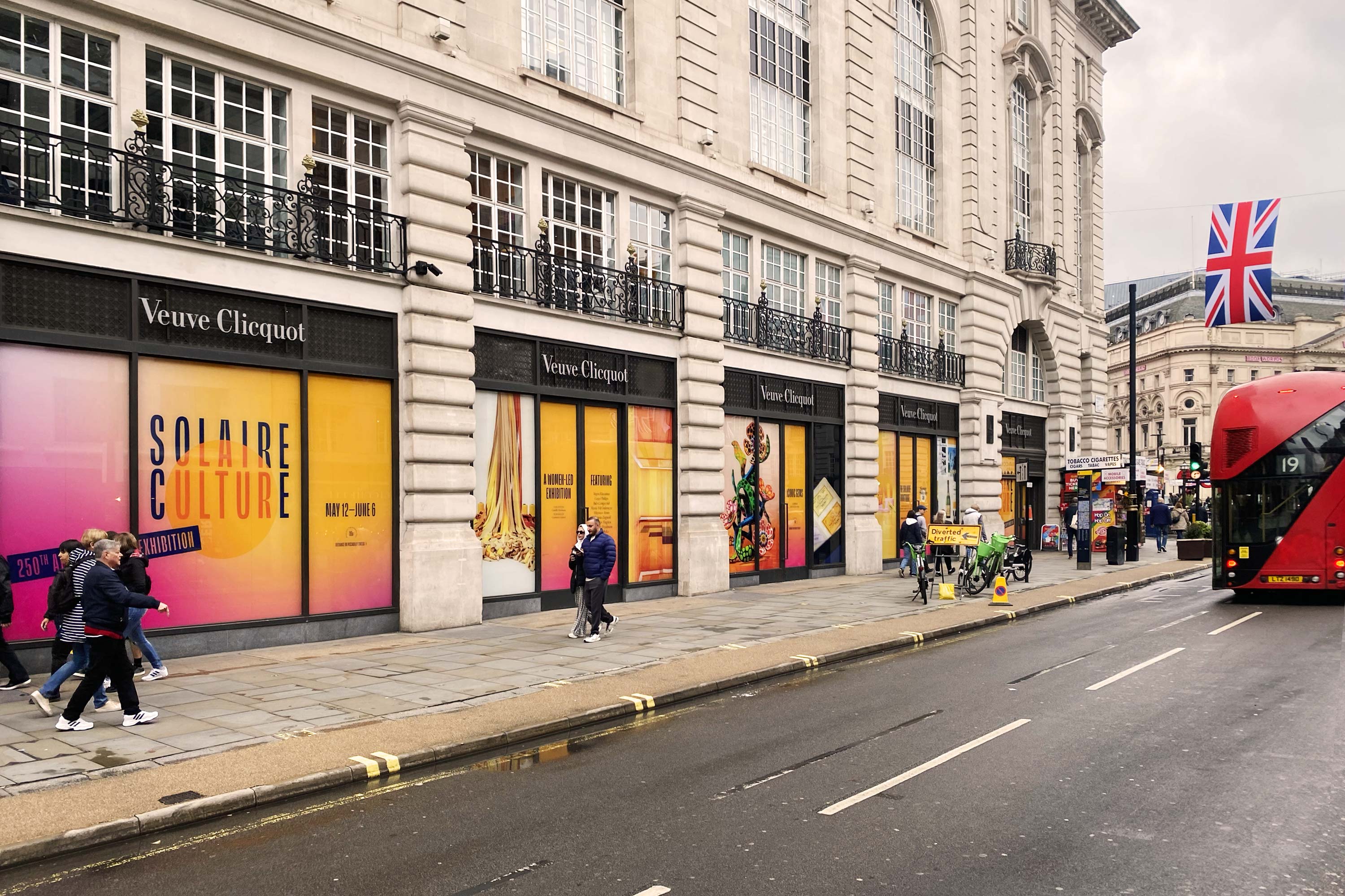 Veuve Clicquot, 250 years —London GR20 design graphique signaletique paris branding graphic fashion food drinks culture luxury architecture