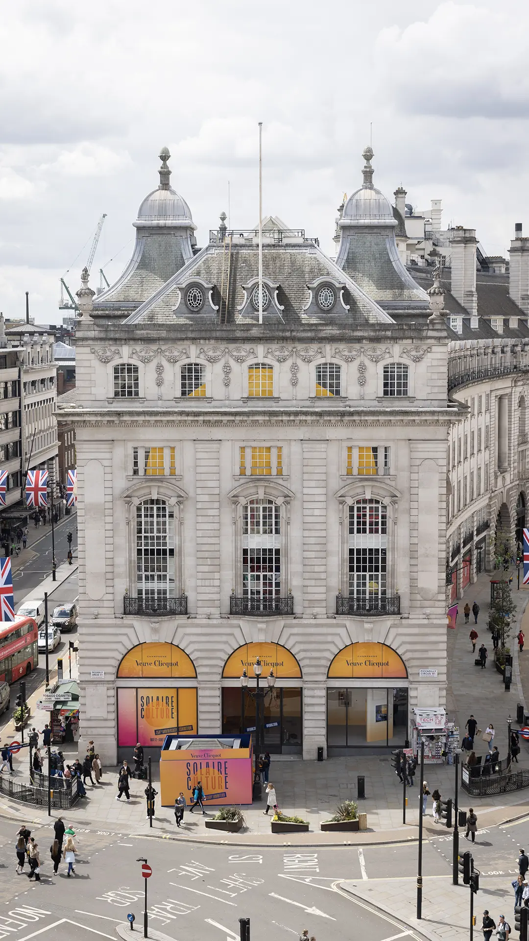 Veuve Clicquot, 250 years —London GR20 design graphique signaletique paris branding graphic fashion food drinks culture luxury architecture