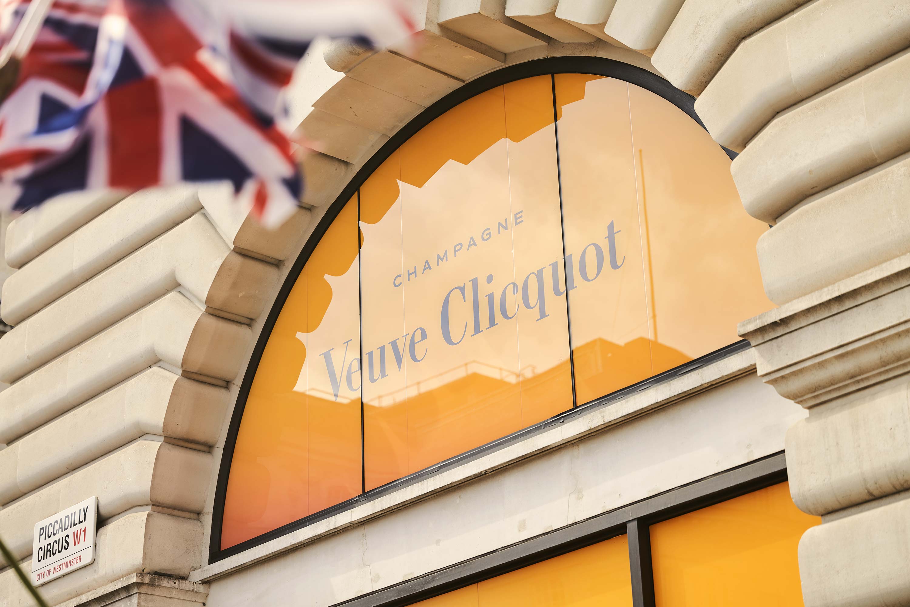 Veuve Clicquot, 250 years —London GR20 design graphique signaletique paris branding graphic fashion food drinks culture luxury architecture