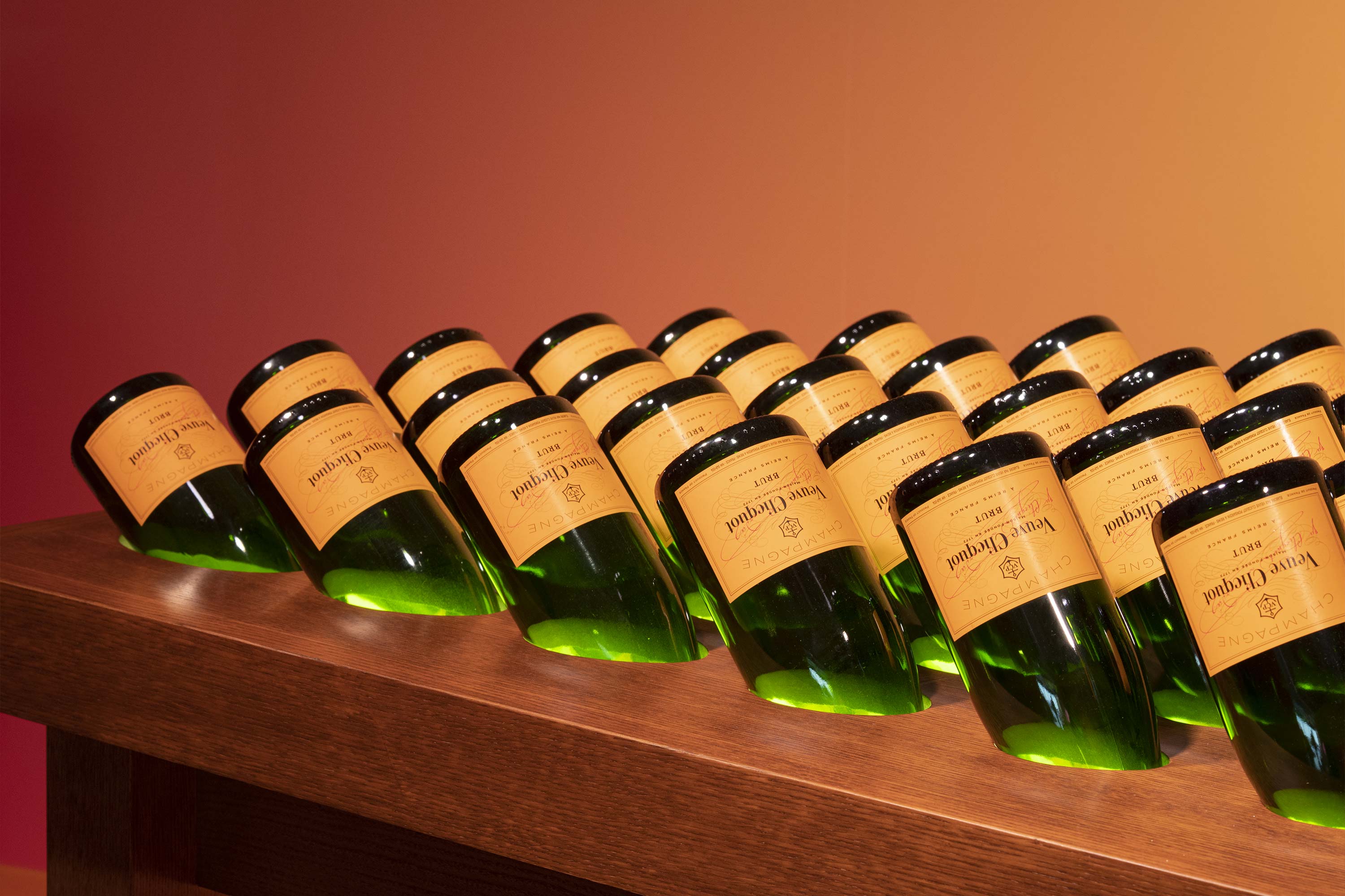 Veuve Clicquot, 250 years —Los Angeles GR20 design graphique signaletique paris branding graphic fashion food drinks culture luxury architecture